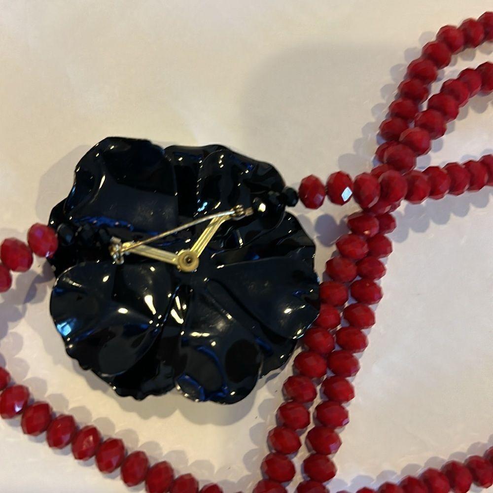 Elva Fields Red Triple-Strand Beaded Necklace with Black Flower Brooch Vintage - Picture 5 of 6